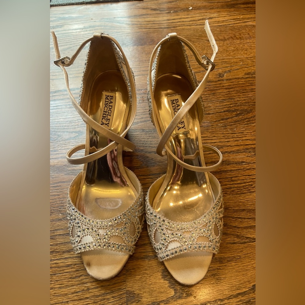 Badgley Mischka nude wedges